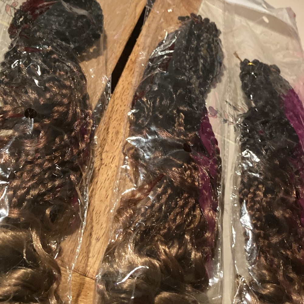 Braiding hair - Picture 7 of 17